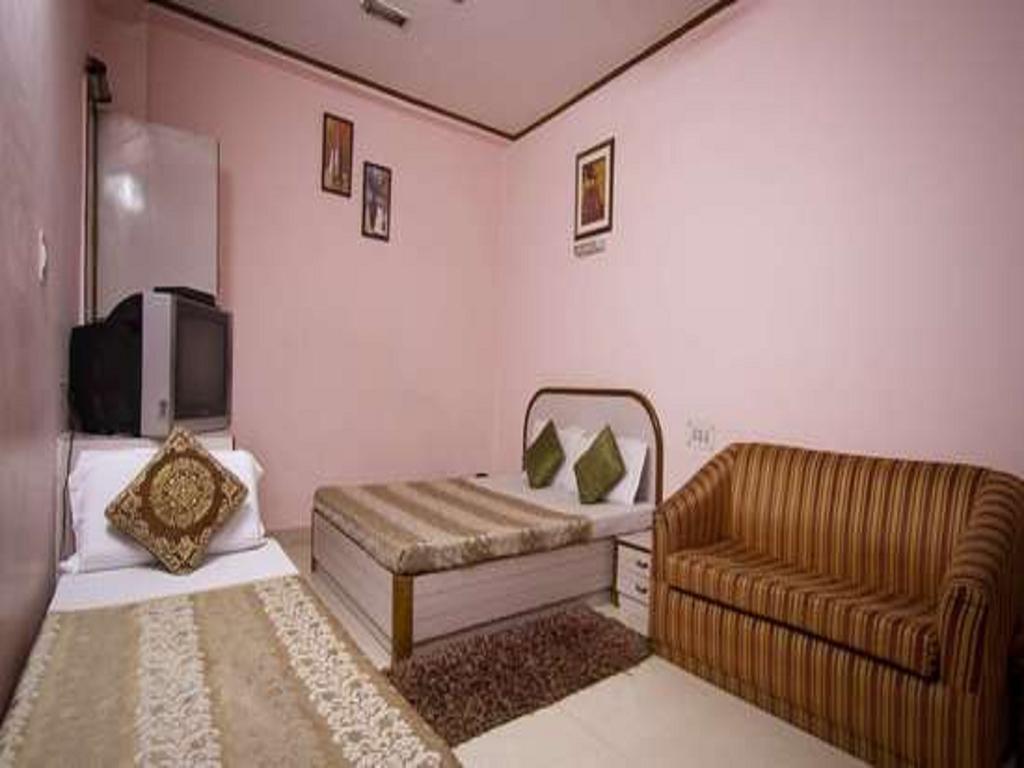 Hotel Woodland Deluxe Ню Делхи Екстериор снимка