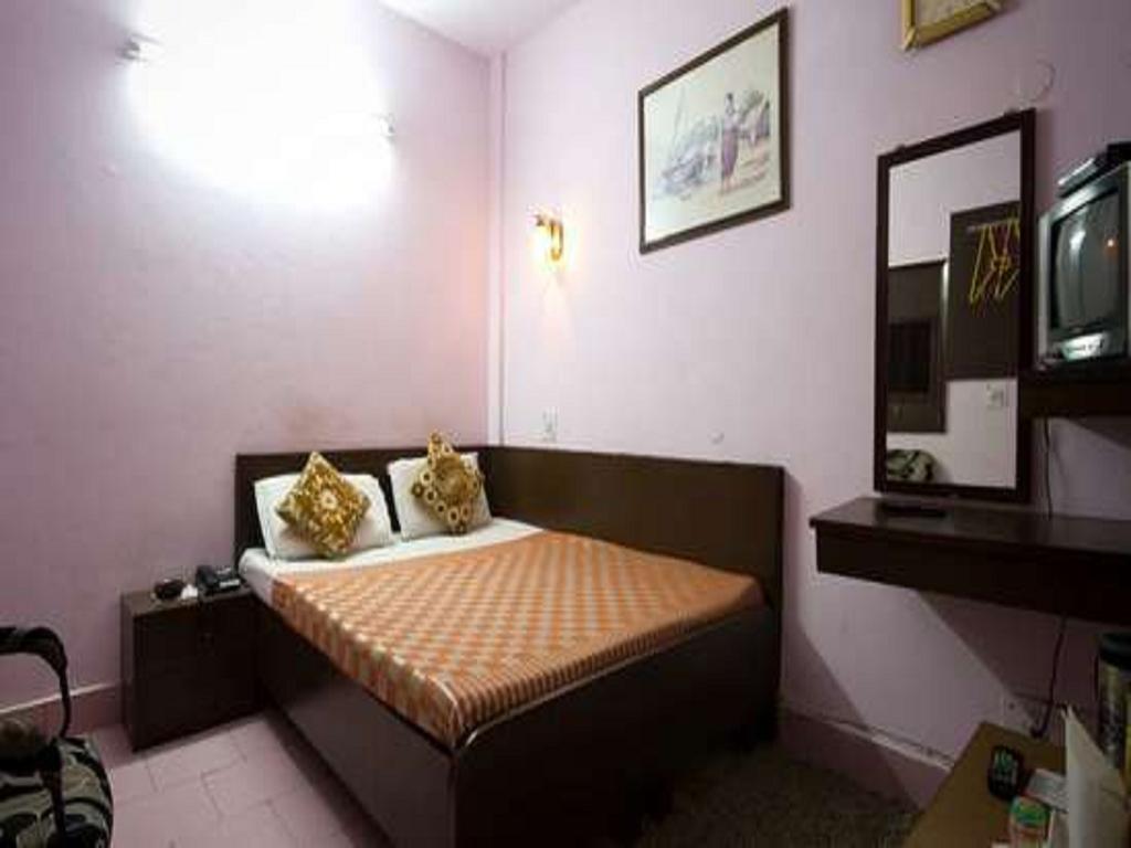 Hotel Woodland Deluxe Ню Делхи Стая снимка