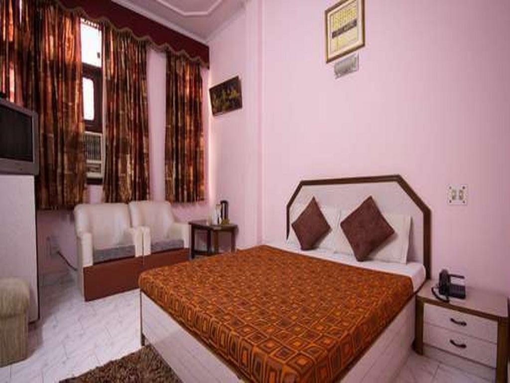 Hotel Woodland Deluxe Ню Делхи Стая снимка