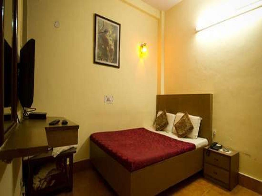 Hotel Woodland Deluxe Ню Делхи Стая снимка
