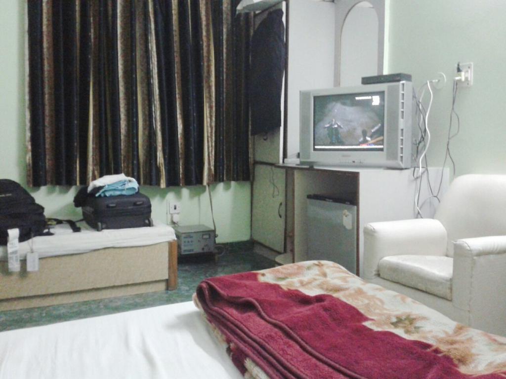 Hotel Woodland Deluxe Ню Делхи Екстериор снимка
