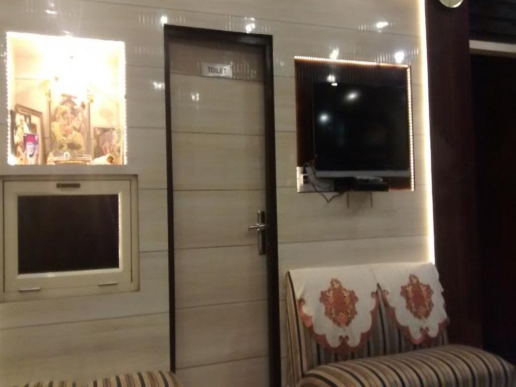 Hotel Woodland Deluxe Ню Делхи Екстериор снимка