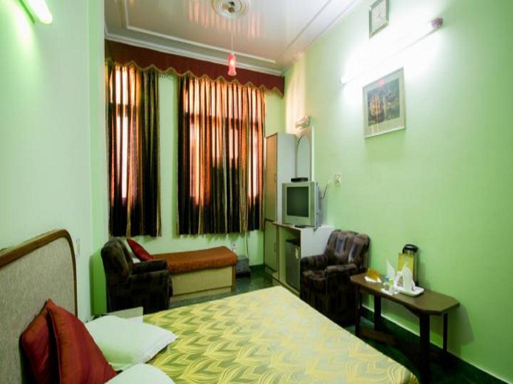 Hotel Woodland Deluxe Ню Делхи Екстериор снимка