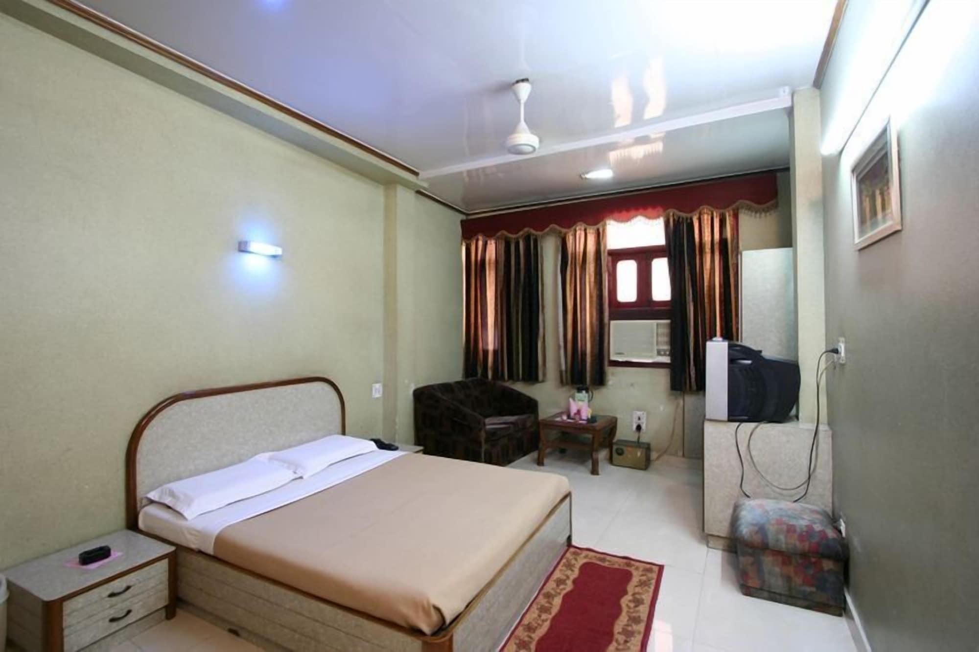 Hotel Woodland Deluxe Ню Делхи Екстериор снимка