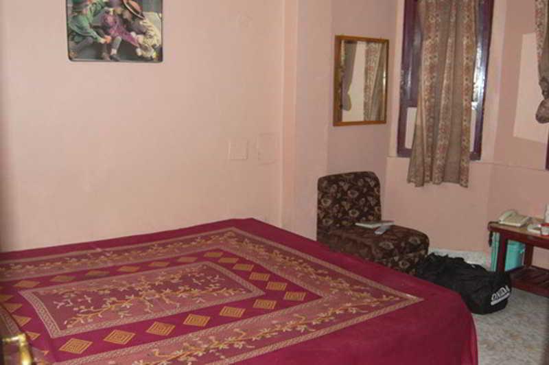 Hotel Woodland Deluxe Ню Делхи Екстериор снимка