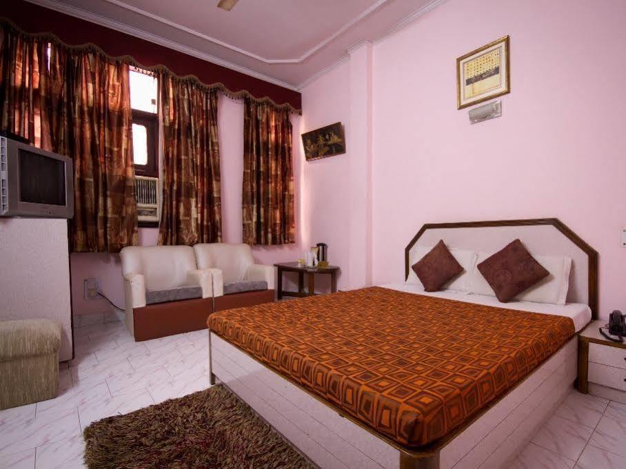 Hotel Woodland Deluxe Ню Делхи Екстериор снимка